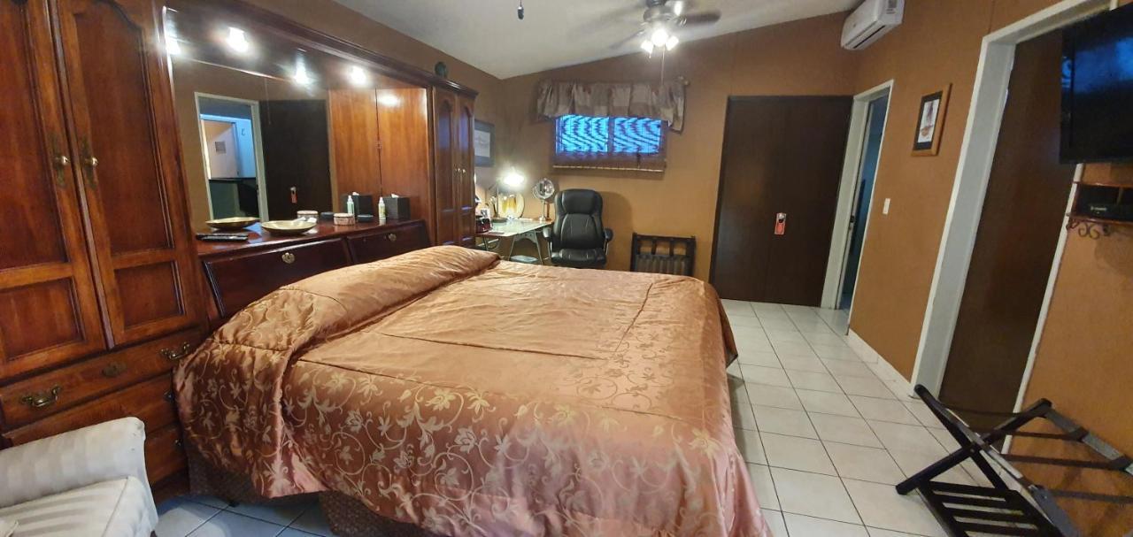Dickinson Guest House, Guadalajara Expo المظهر الخارجي الصورة